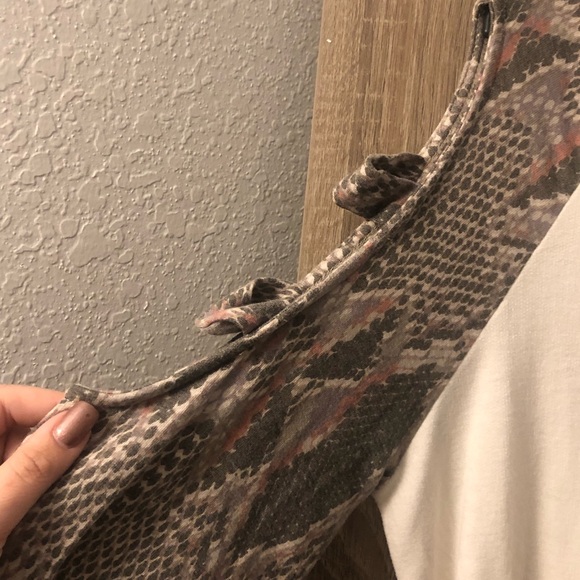 Snakeskin baseball strappy sleeve tee - Picture 2 of 4